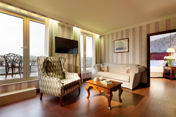 Eurostars Montgomery image 3